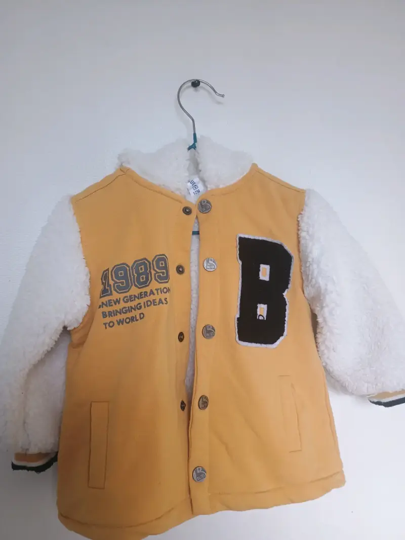 Chaqueta de bebé amarilla con forro polar - 2
