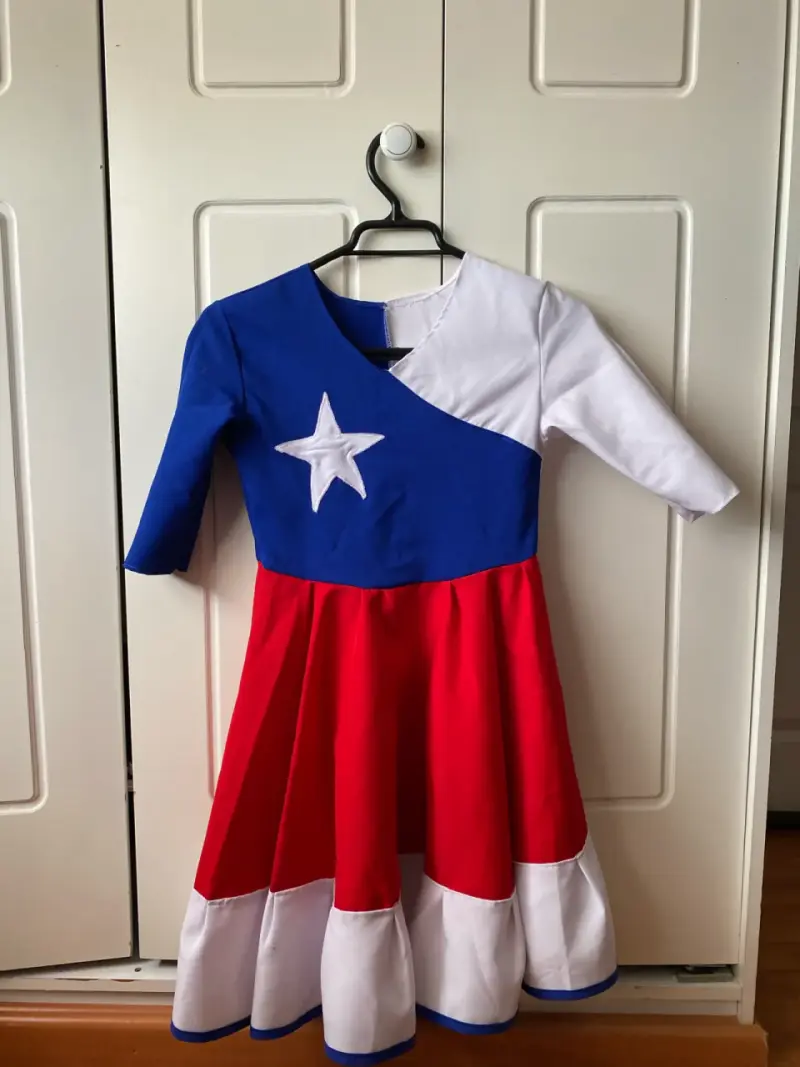 Vestido de niña con diseño bandera chilena