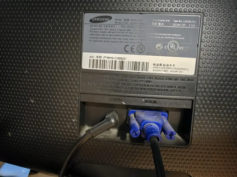 Monitor Samsung SyncMaster SA100 de 19 pulgadas - 3