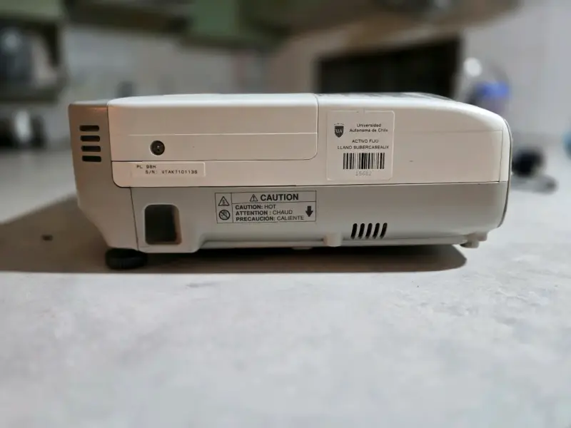 Proyector Epson 3LCD HDMI con cables incluidos - 2