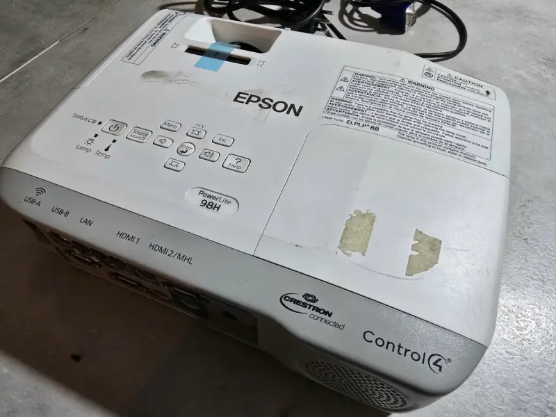 Proyector Epson 3LCD HDMI con cables incluidos - 5
