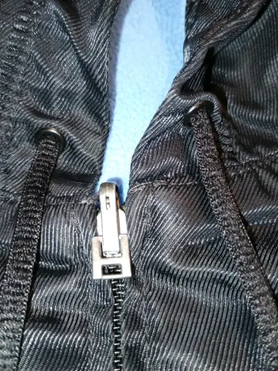 Chaqueta impermeable con capucha Nike negra y azul - miniatura 6