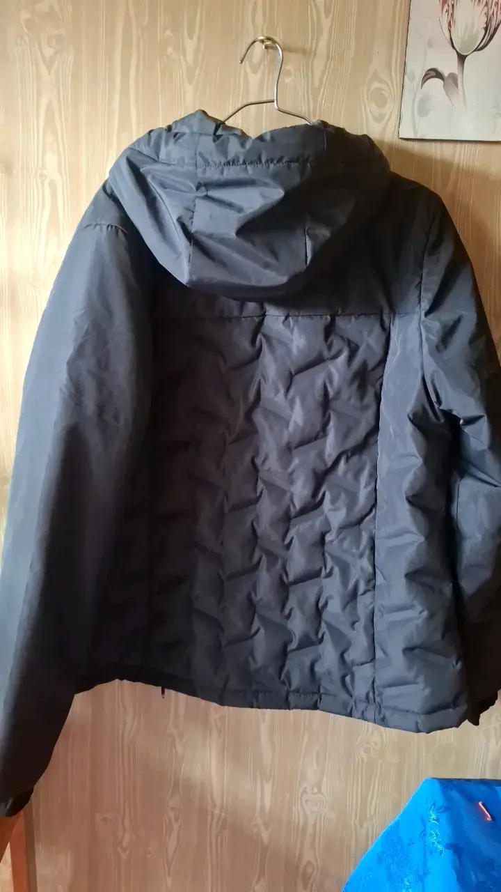 Chaqueta negra con capucha Ellesse para invierno - 2