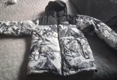 Chaqueta de invierno The North Face con capucha - miniatura 2