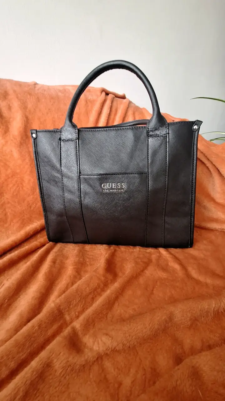 Bolso de mano negro Guess elegante - 1