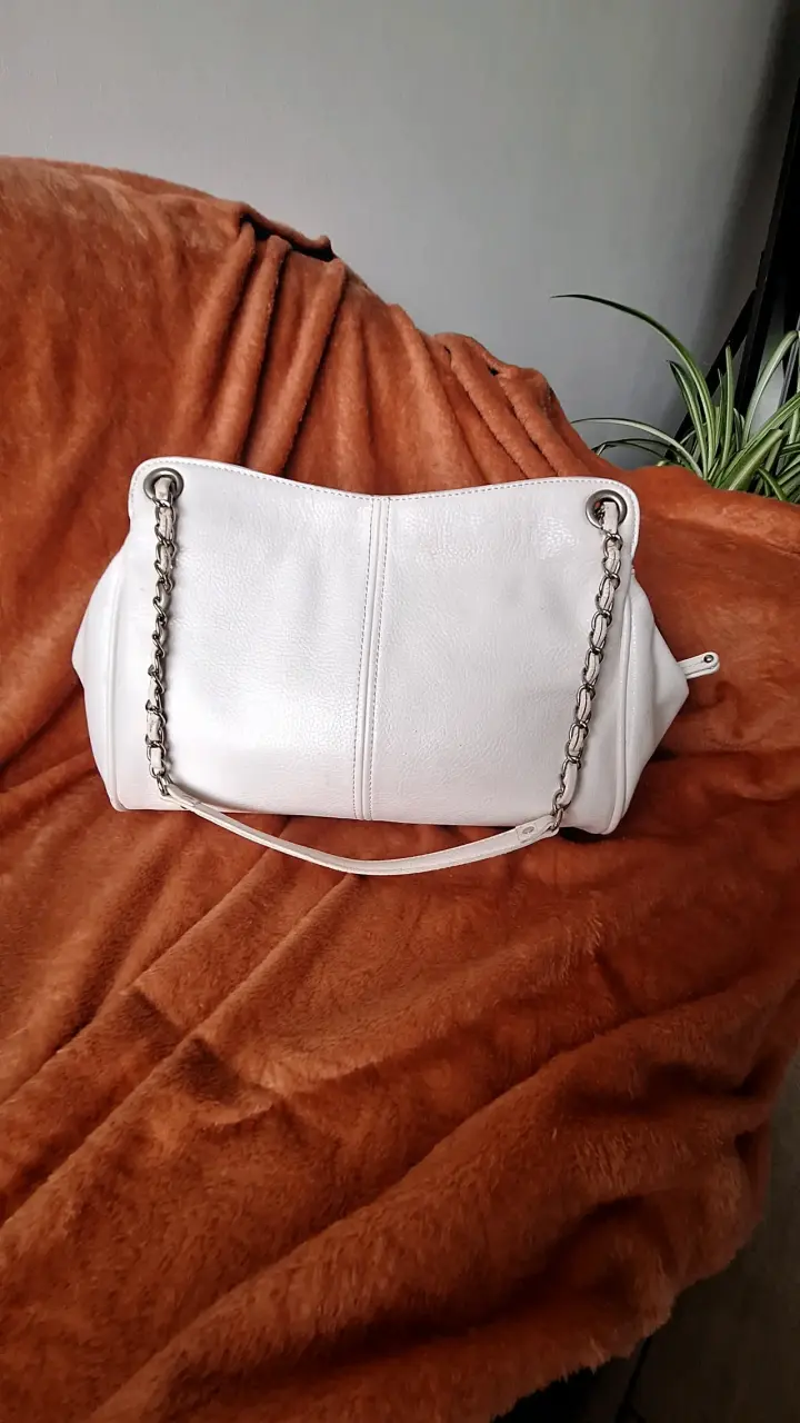 Bolso blanco de cuero Nine West con cadena - 2