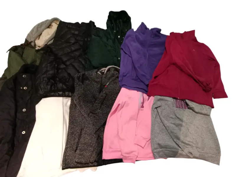 Lote de ropa de invierno para mujer en varios colores - 1