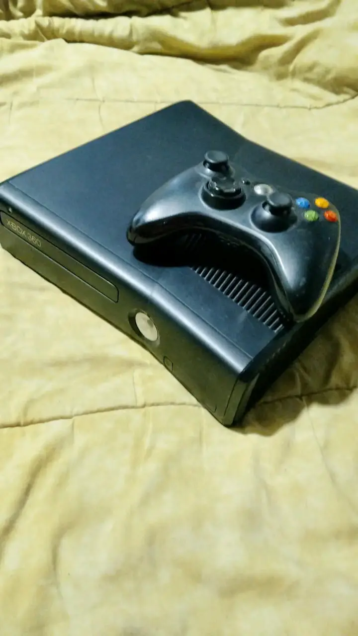 Consola Xbox 360 con control y fuente de poder - 2