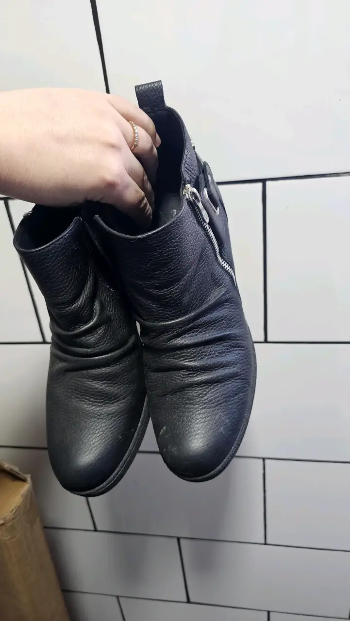 Botines de cuero negro con tacón - 2