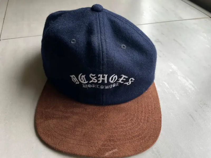 Gorra DC Shoes azul y marrón estilo skate - 2