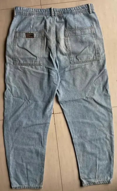 Jeans de mezclilla azul claro Zara para hombre - miniatura 2