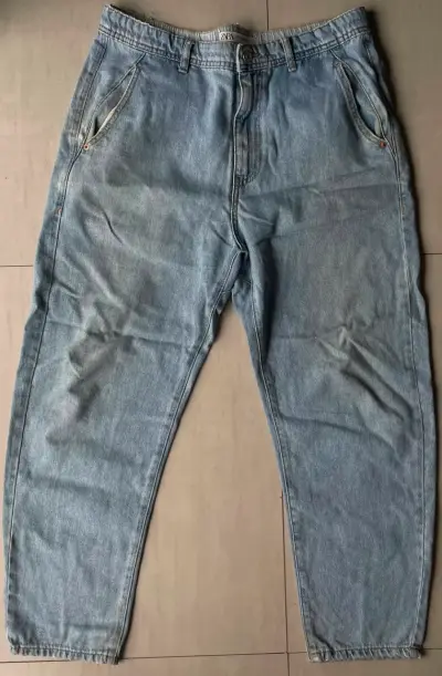 Jeans de mezclilla azul claro Zara para hombre - miniatura 3