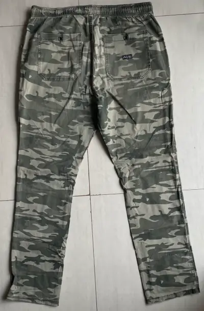 Pantalones camuflados para hombre talla M - miniatura 2