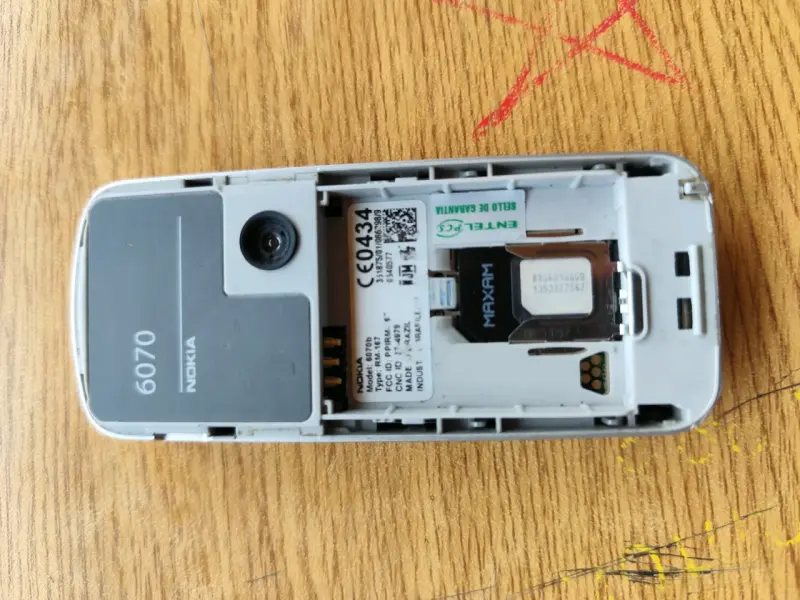 Teléfono Nokia 6070b - 3