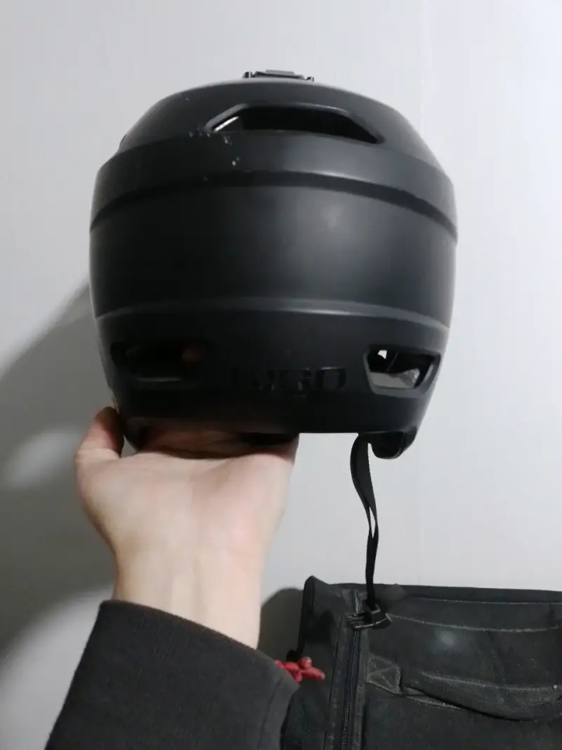 Casco de ciclismo negro con visera ajustable - 2