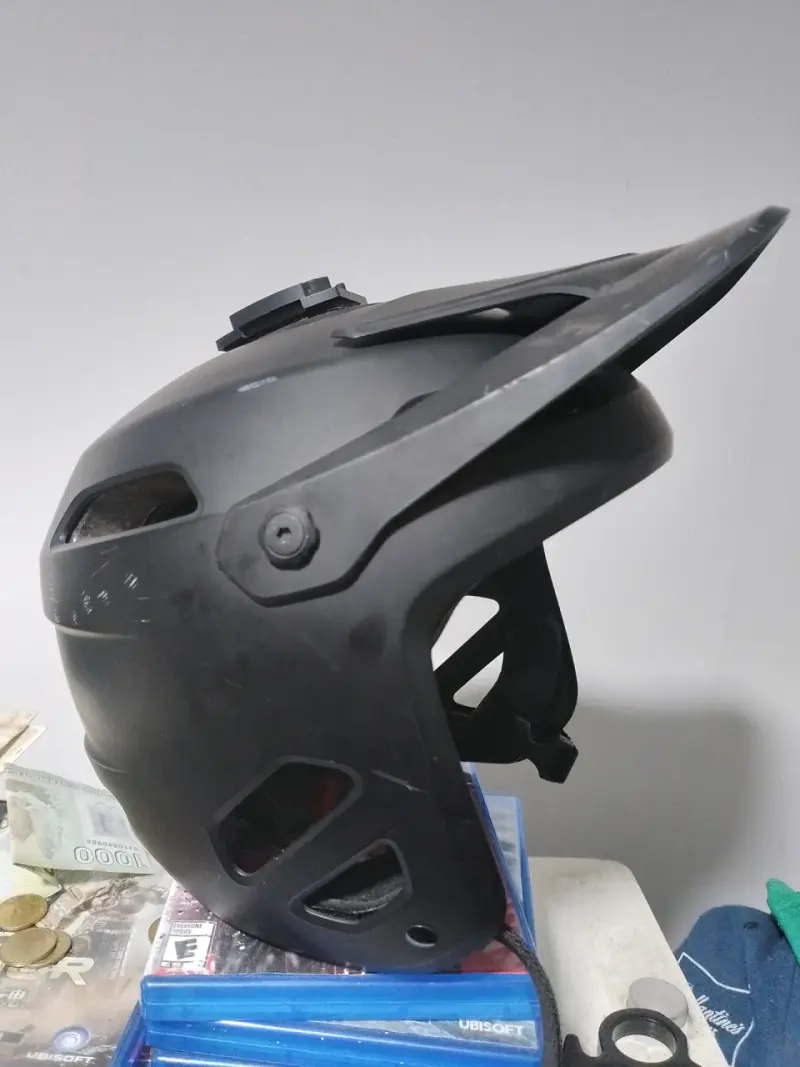 Casco de ciclismo negro con visera ajustable - 6