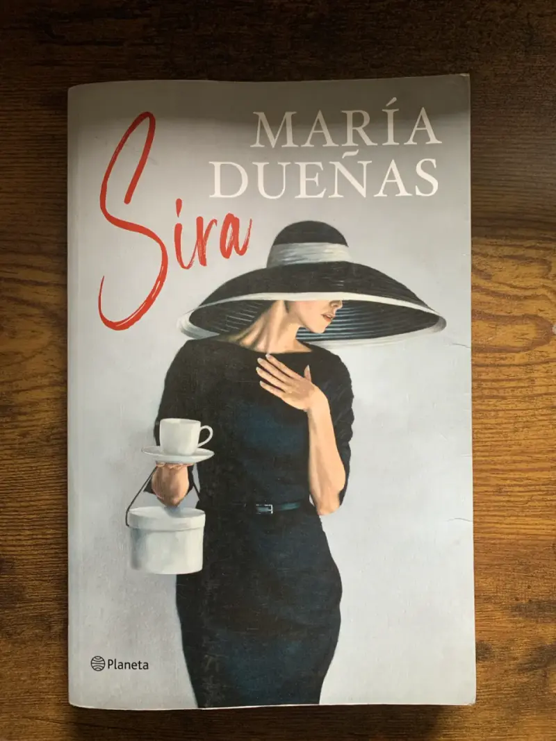 Libro 'Sira' de María Dueñas en buen estado
