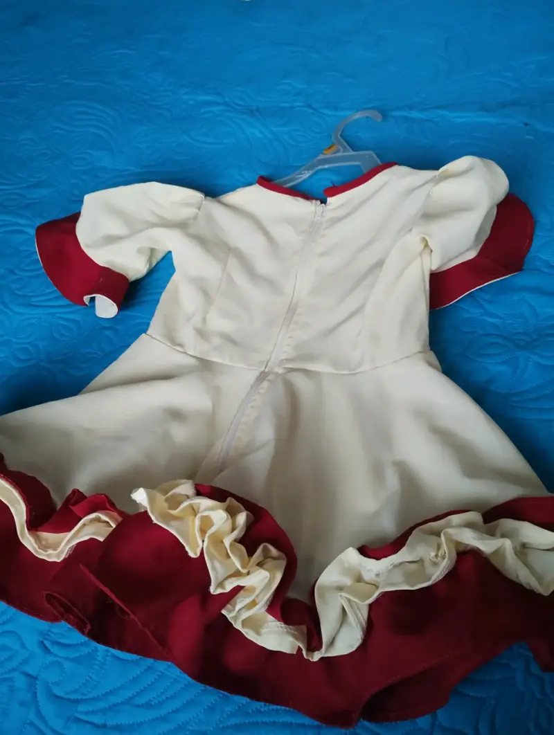 Vestido de niña con estampado floral y volantes - 6