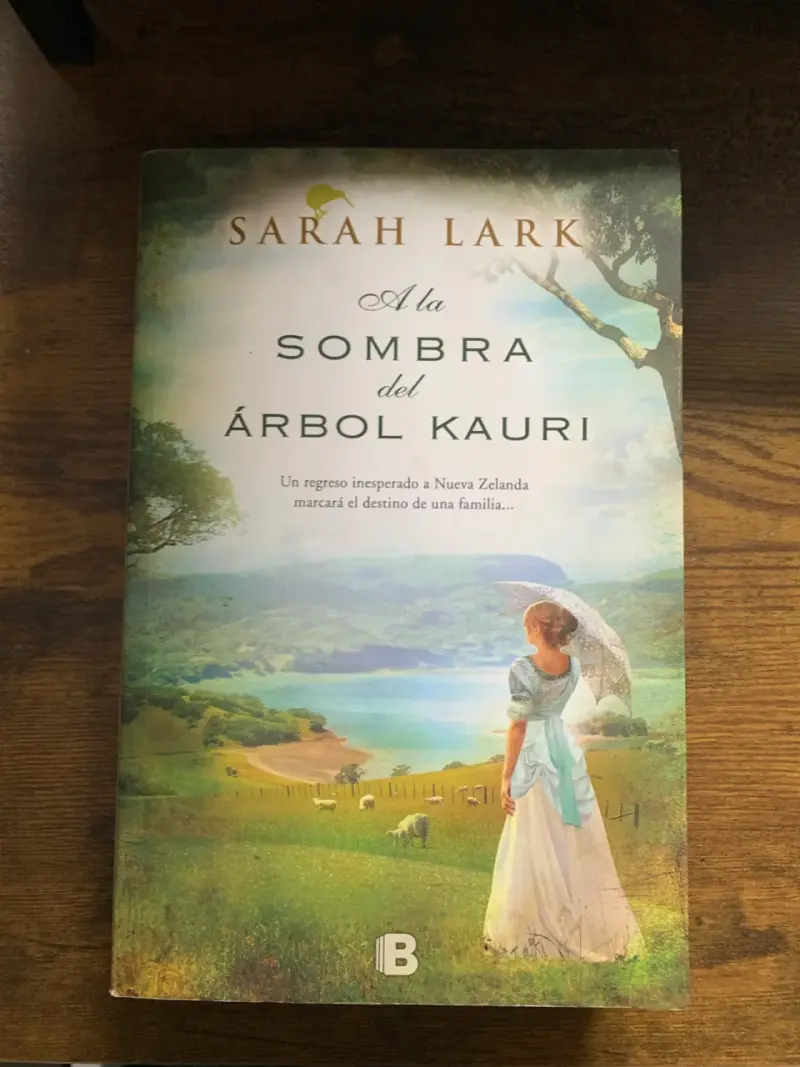 Libro 'A la Sombra del Árbol Kauri' de Sarah Lark