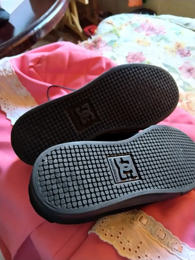 Zapatillas de skate DC Youth's Anvil negras - 4
