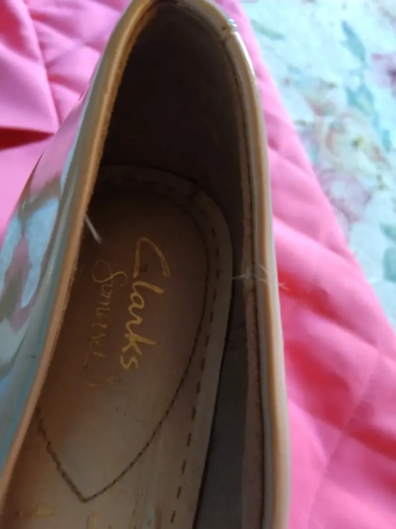 Zapatos de tacón Clarks beige elegantes - 1