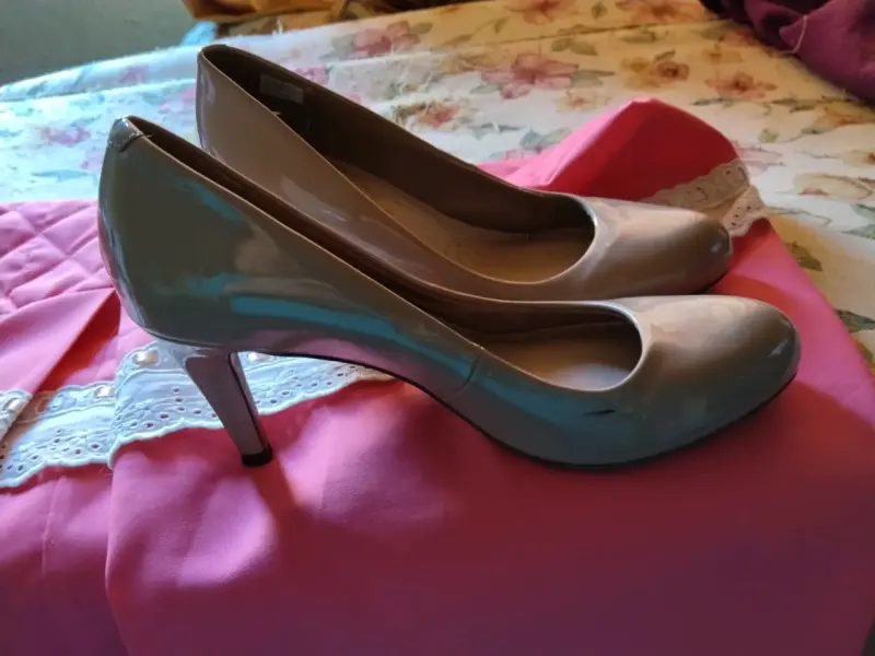 Zapatos de tacón Clarks beige elegantes - 2