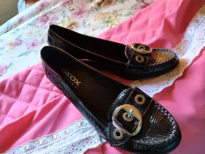 Zapatos de cuña Geox negros con hebilla - miniatura 1