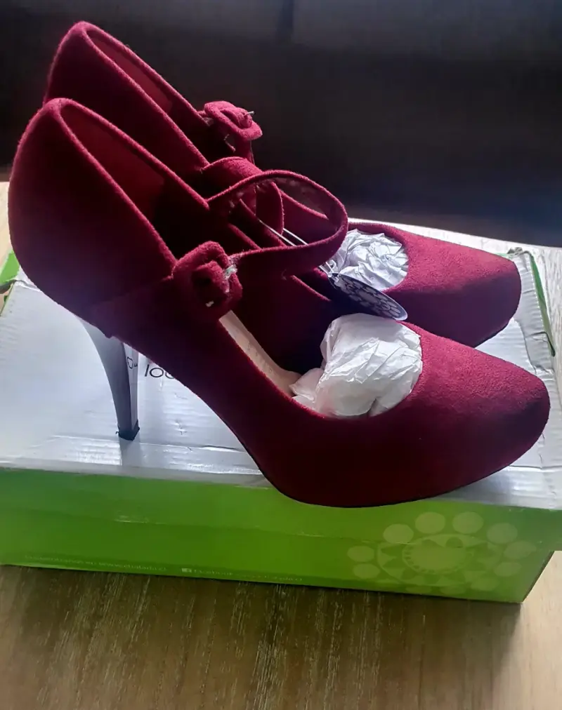 Zapatos de Tacón Rojo con Correa - 2