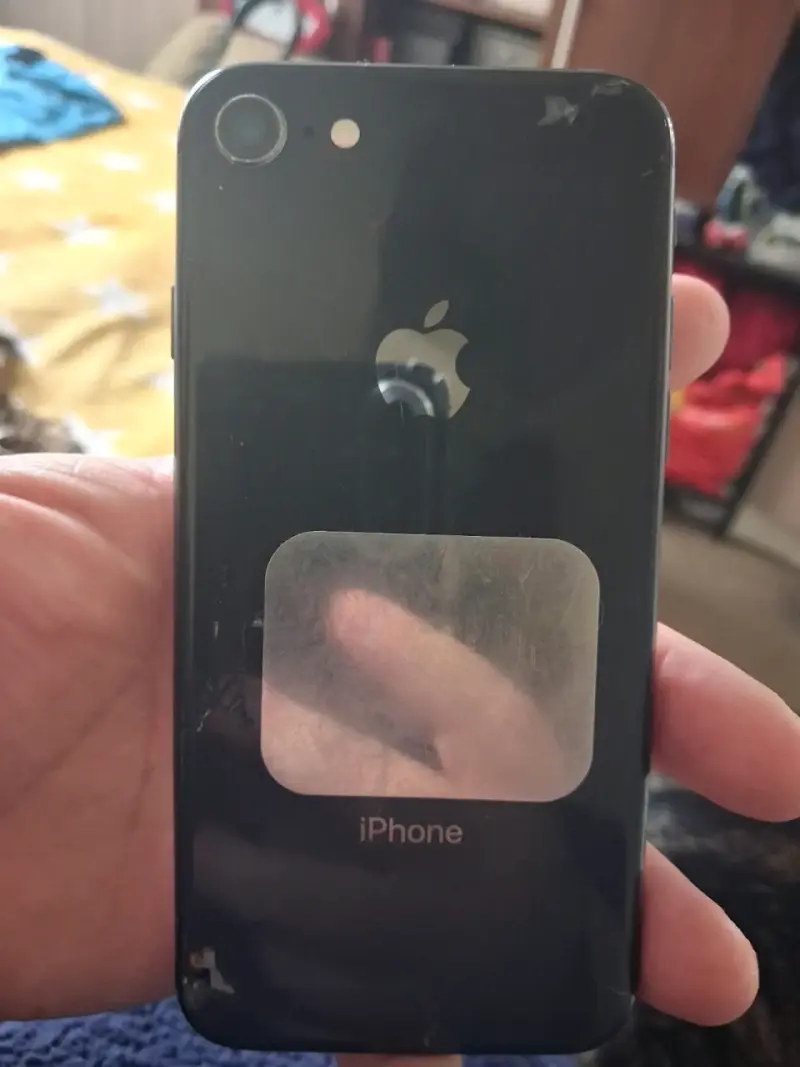 iPhone con 256GB de almacenamiento en buen estado - 2
