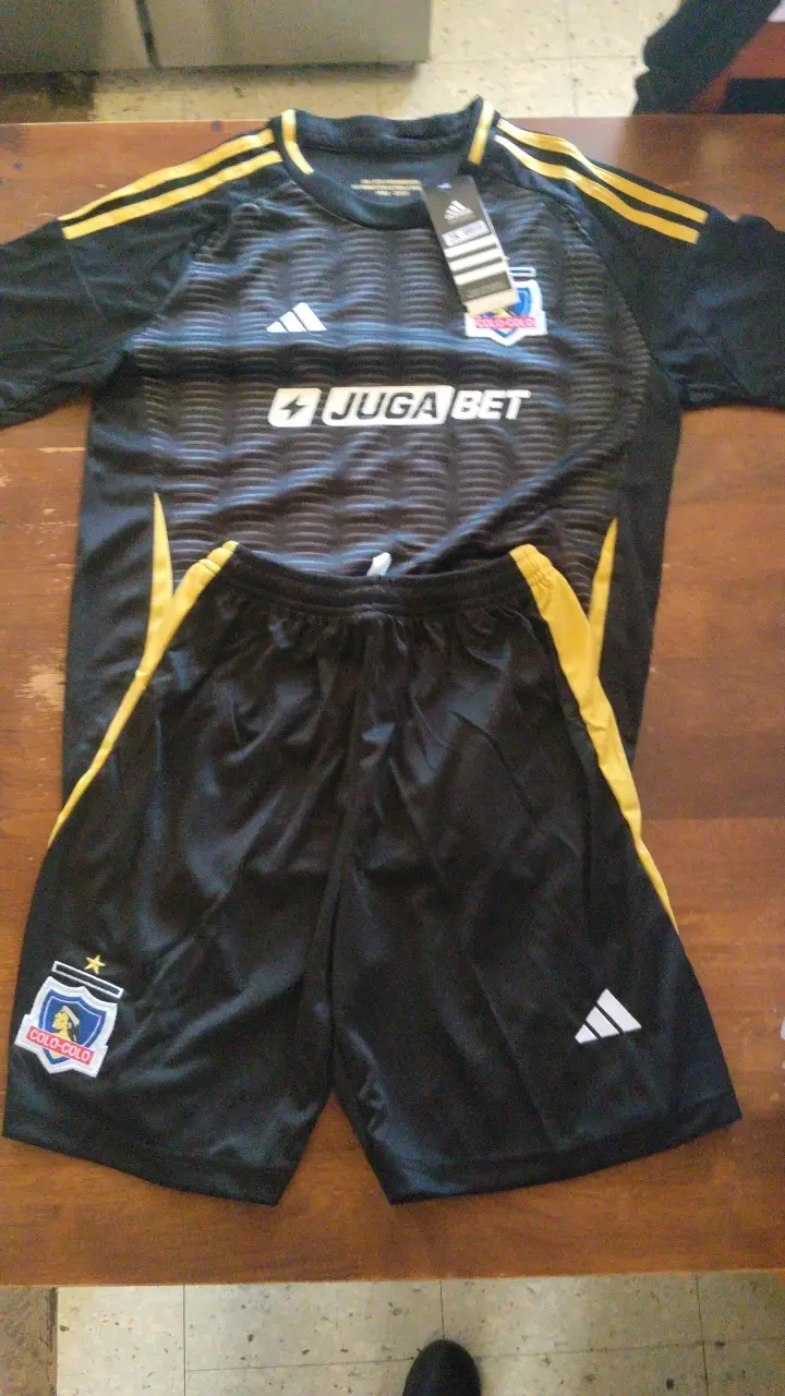 Conjunto de fútbol Colo-Colo Adida negro y amarill