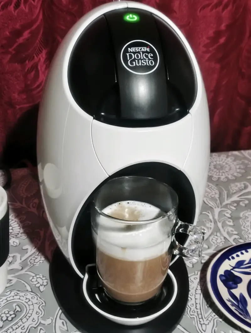 Cafetera Nescafé Dolce Gusto blanca - 1