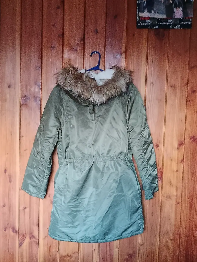 Parka verde con capucha de piel sintética - 2