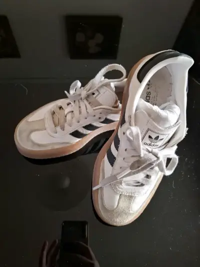 Zapatillas Adidas Samba Mujer Blancas y Negras - miniatura 5