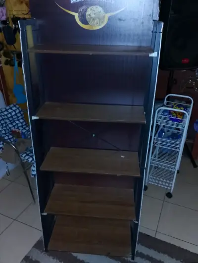 Estantería de exhibición Valente de madera - miniatura 1