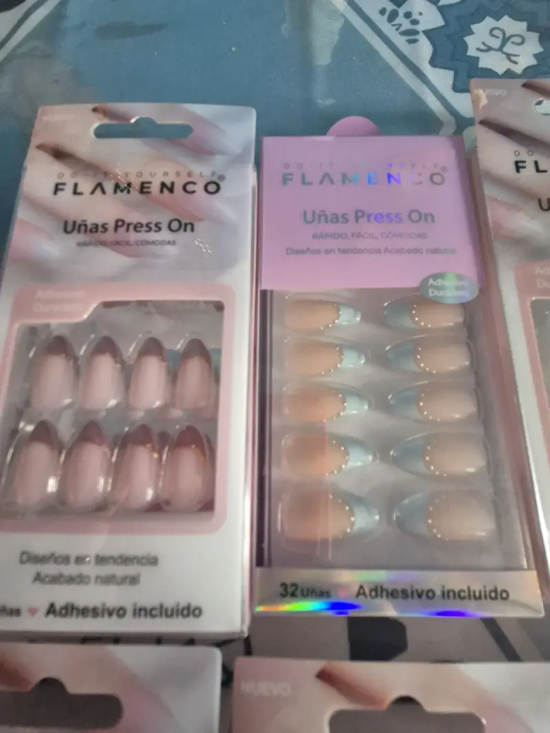 Uñas postizas Flamenco Press On con adhesivo - 2