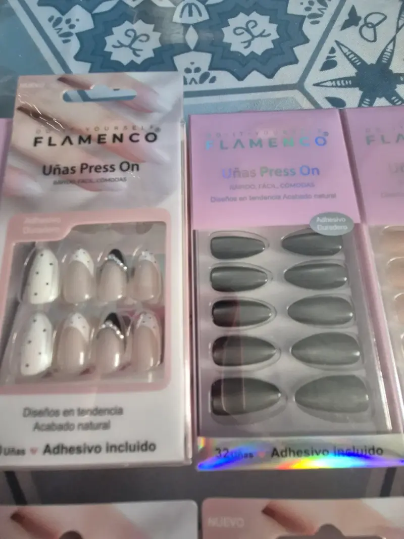 Uñas postizas Flamenco Press On con adhesivo - 3