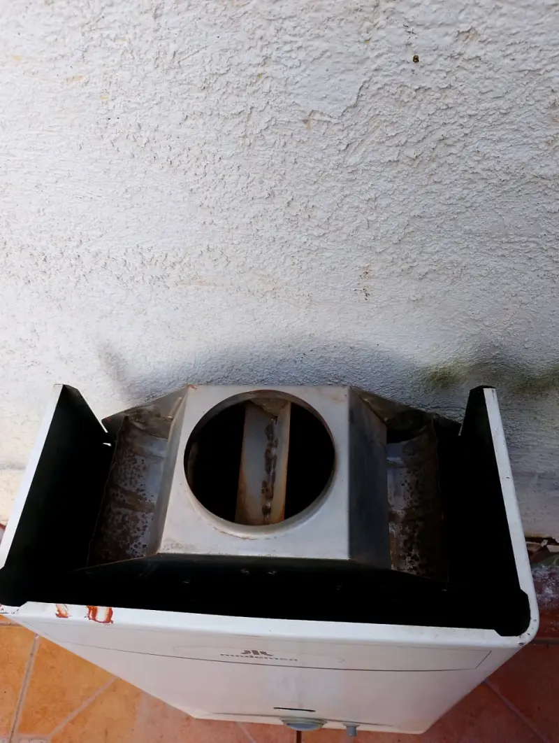 Calefón a gas Mademsa 10 litros en buen estado - 2
