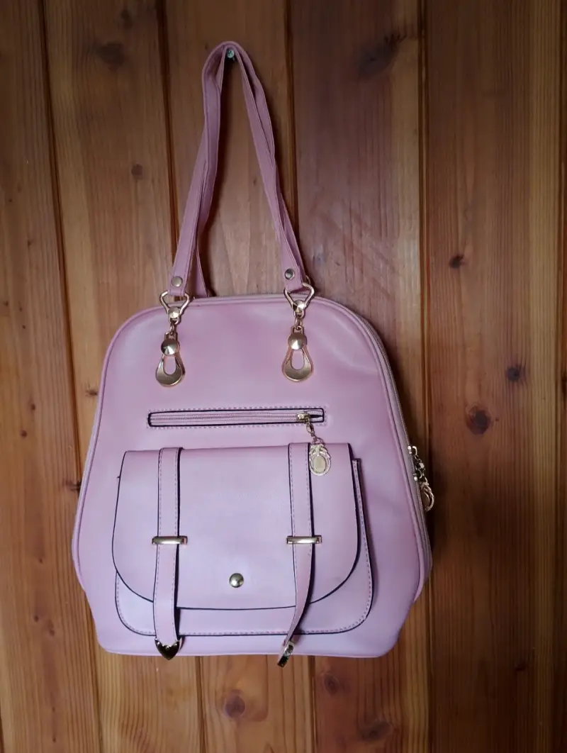 Mochila rosada de cuero sintético con bolsillo frontal - 1