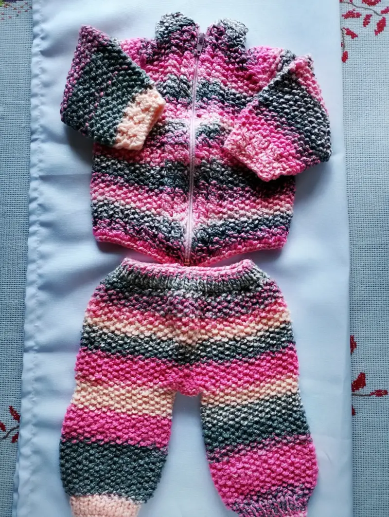 Conjunto tejido para bebé multicolor