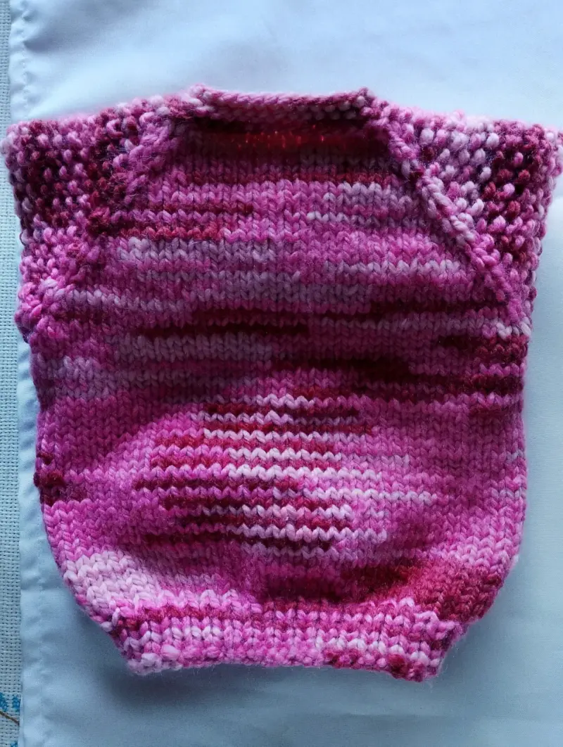 Chaleco tejido a mano para bebé color rosa - 2