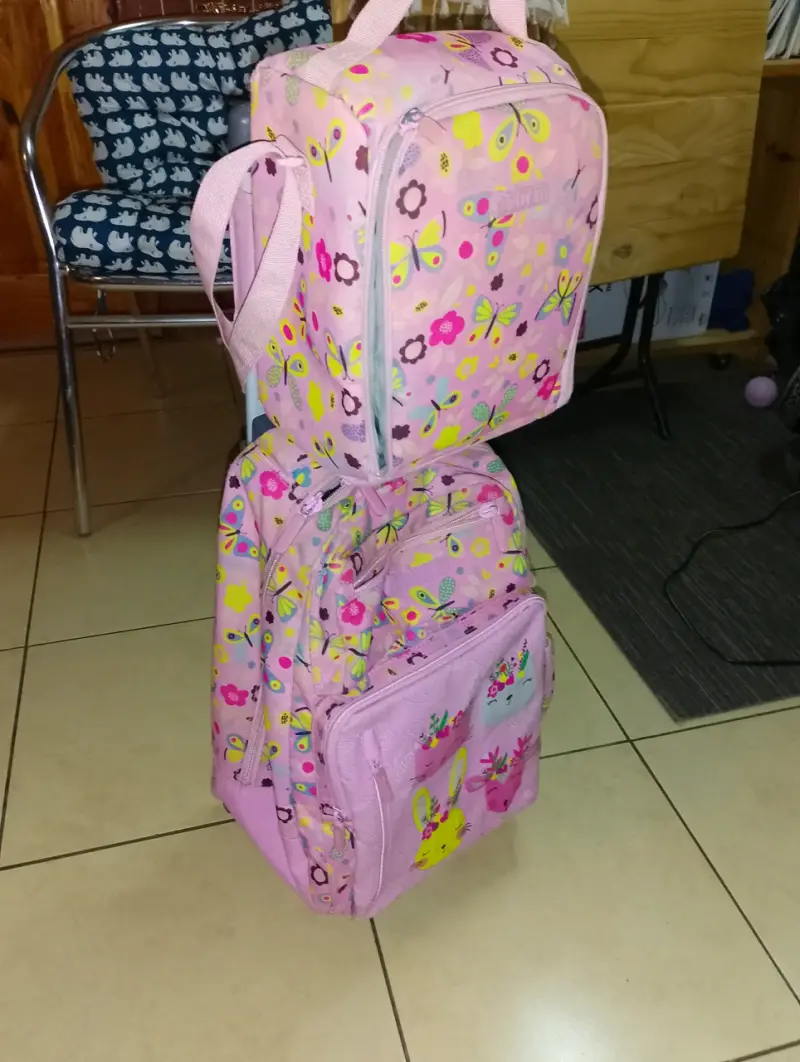 Set de mochilas infantiles con ruedas diseño mariposas - 1
