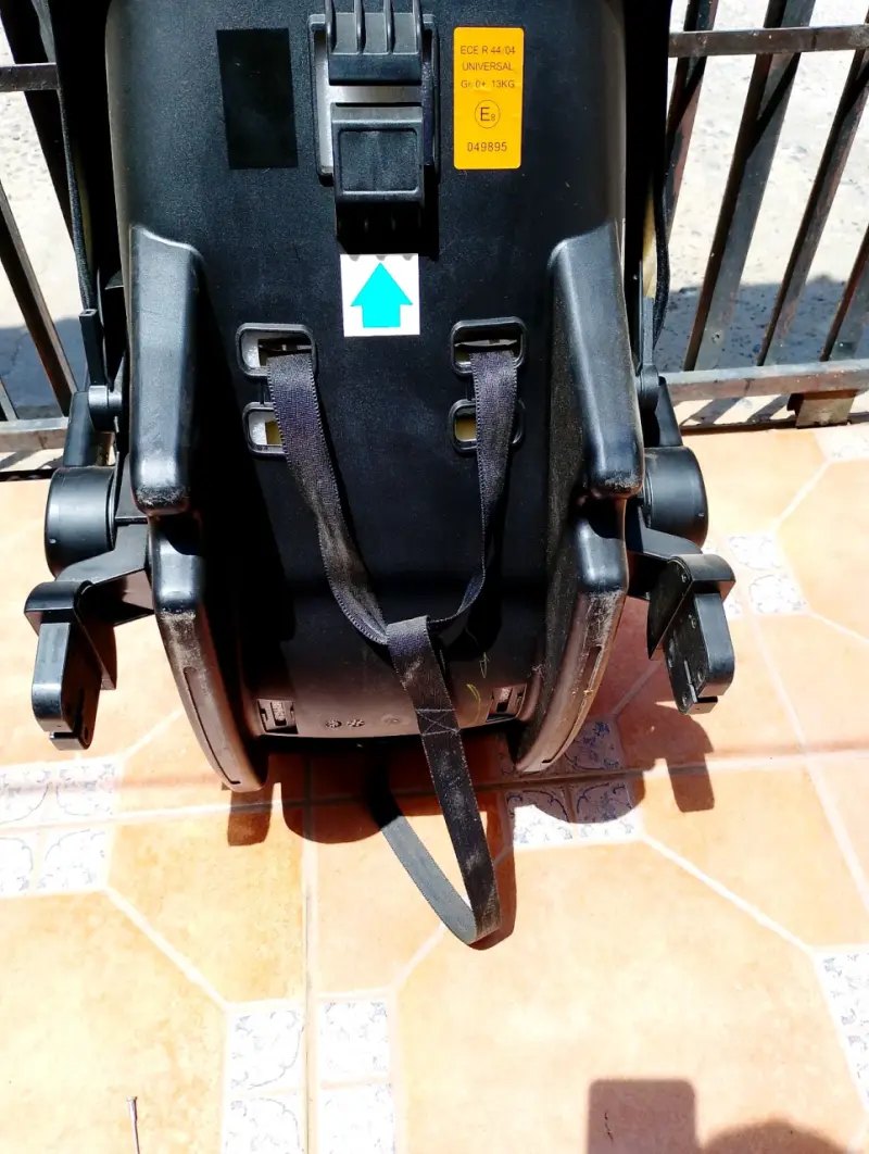 Silla de Auto Bebesit Negra y Fucsia - 2