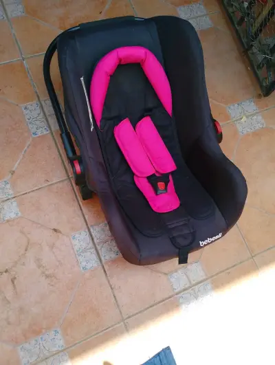 Silla de Auto Bebesit Negra y Fucsia - miniatura 3