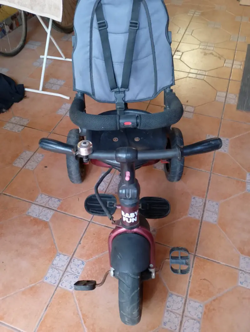 Triciclo para niños Baby Fun rojo con asiento cómodo - 4