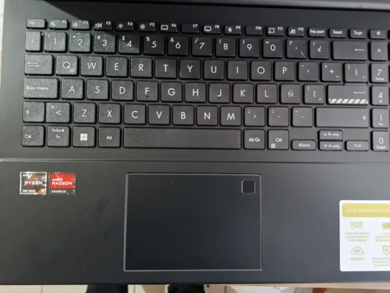 Laptop ASUS VivoBook 15.6 pulgadas AMD Ryzen - 2