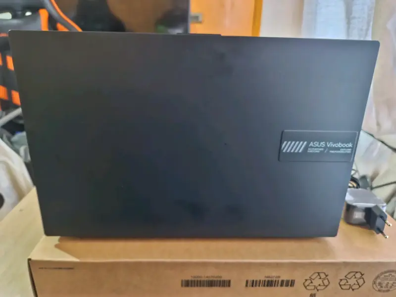 Laptop ASUS VivoBook 15.6 pulgadas AMD Ryzen - 3