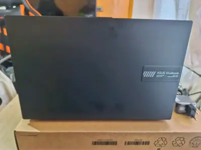 Laptop ASUS VivoBook 15.6 pulgadas AMD Ryzen - miniatura 3