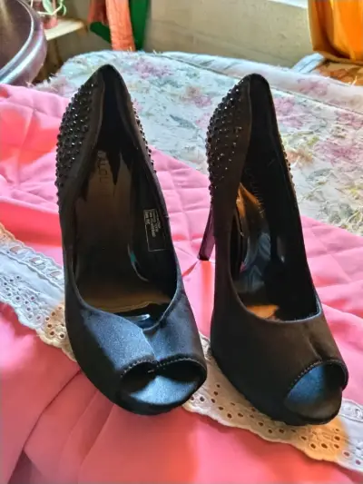 Tacones negros con apliques brillantes Alquimia - miniatura 2