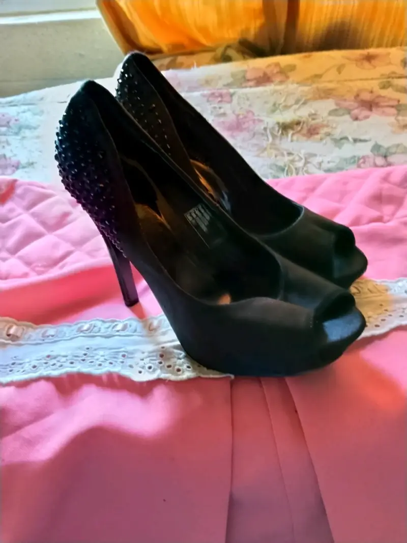 Tacones negros con apliques brillantes Alquimia - 4