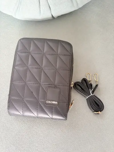 Cartera negra acolchada Colorina con correa ajustable - miniatura 1